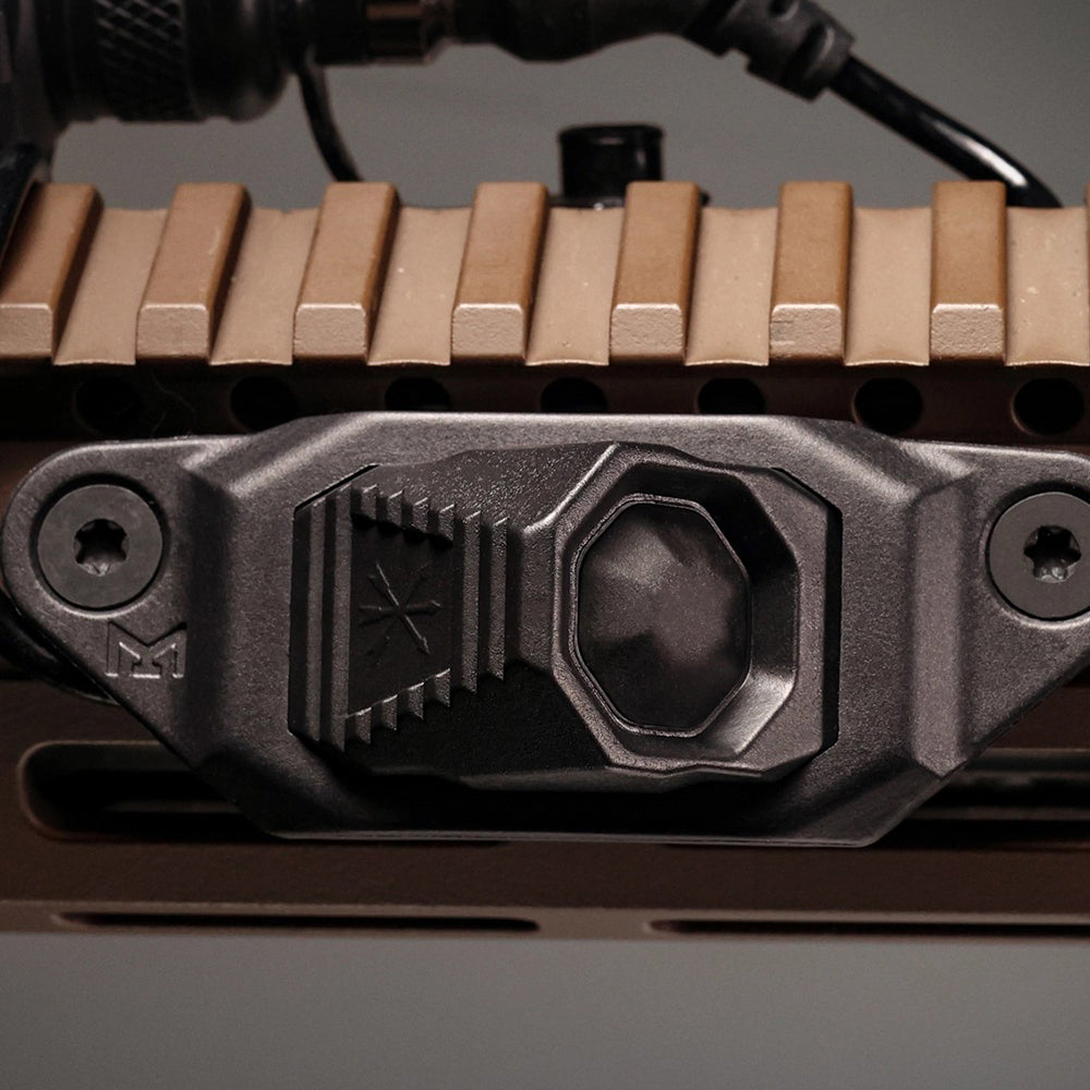 AXON™ SL M-LOK® 套件:戰術開關的低剖面整合