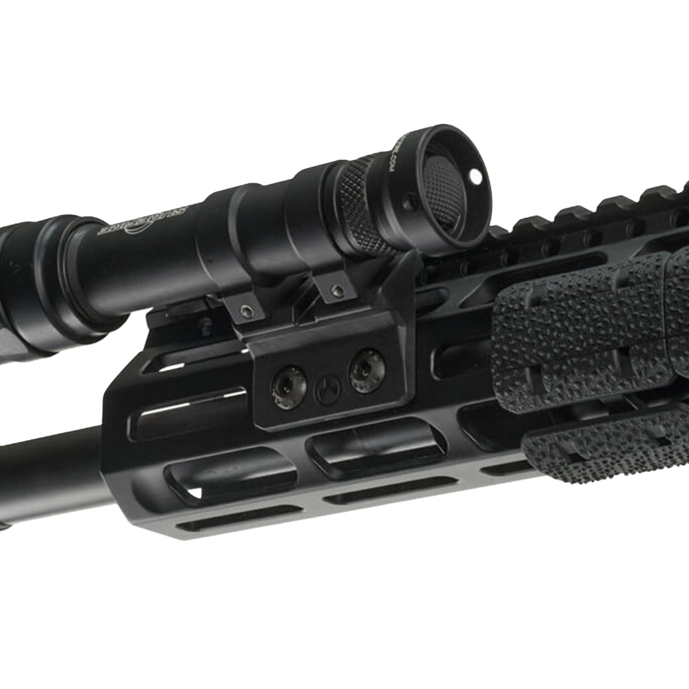 M-LOK® Offset Light Mount：極致貼合的戰術照明方案